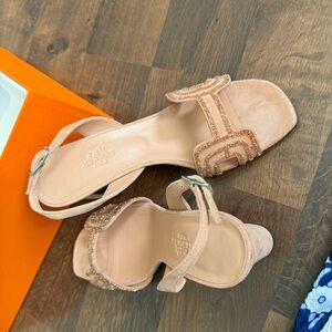 Hermes pretty in pink heels 💕